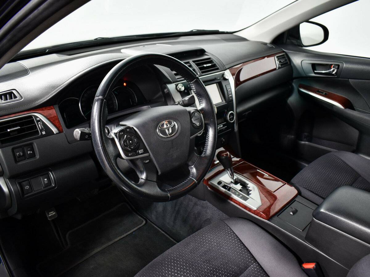 Toyota Camry с пробегом — 2012 год. Фото: #6