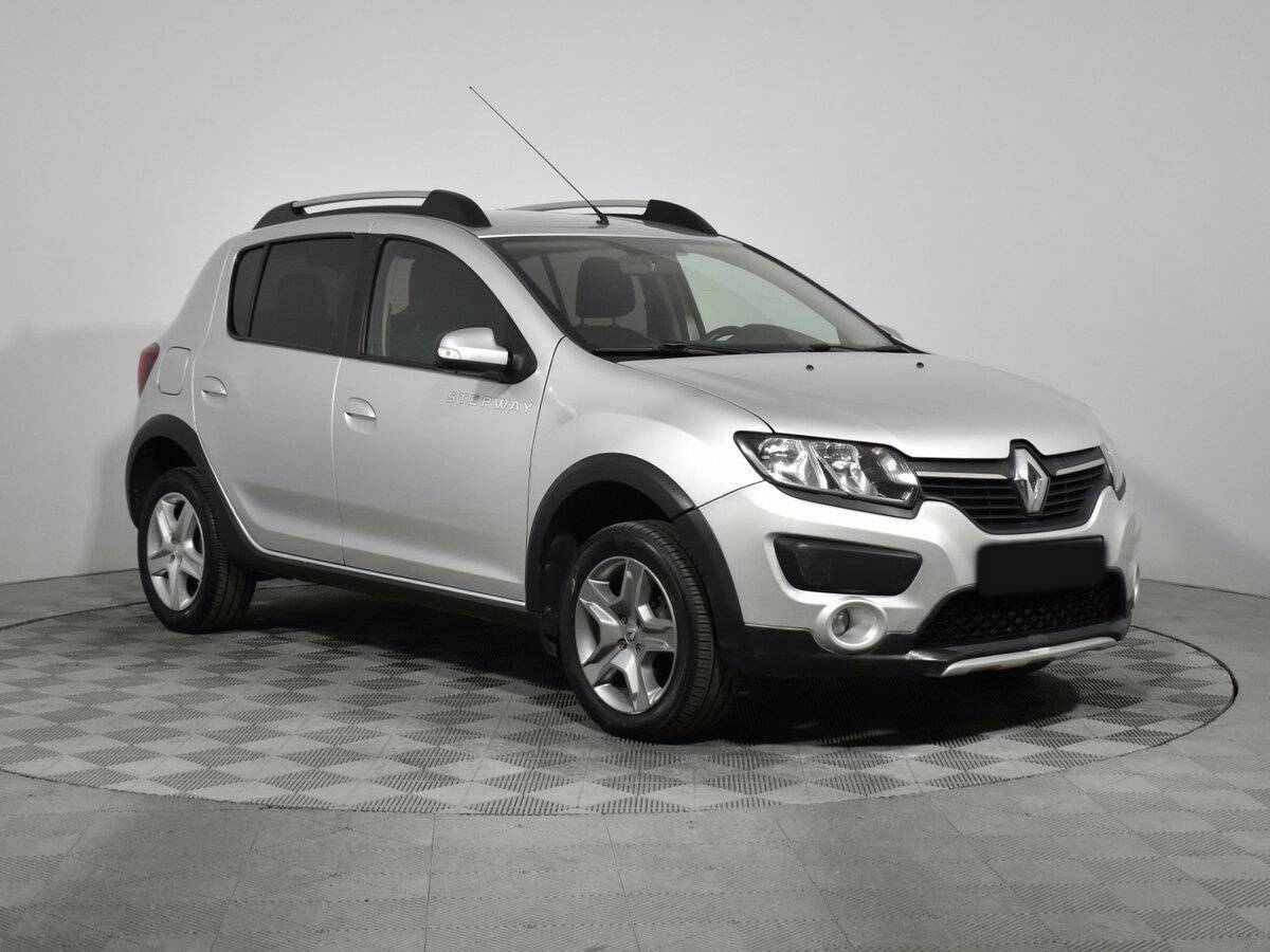 Renault Sandero с пробегом — 2017 год. Посмотреть фото
