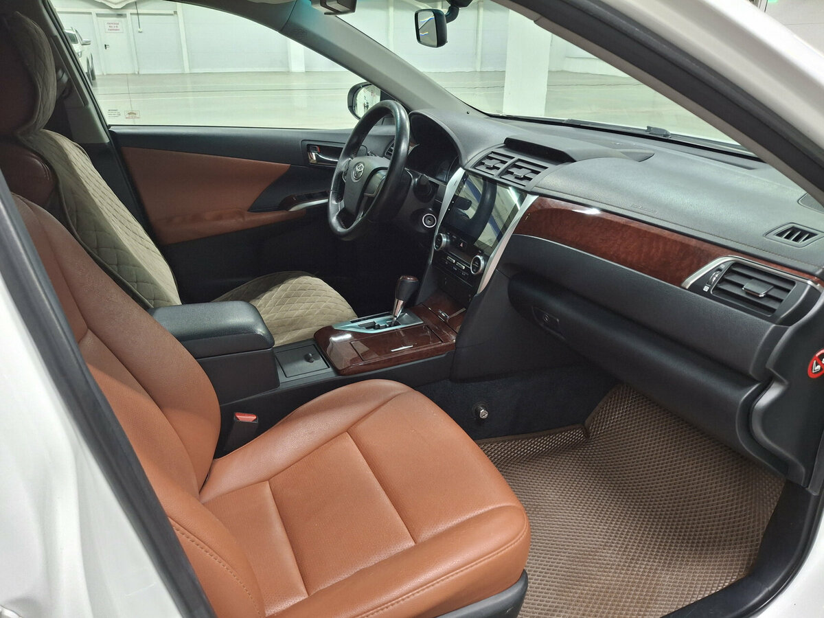 Toyota Camry с пробегом — 2013 год. Фото: #10