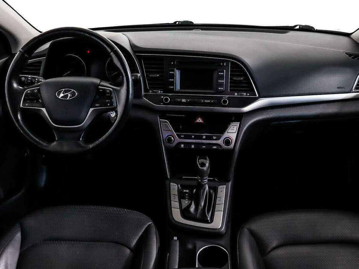 Hyundai Elantra с пробегом — 2017 год. Фото: #11