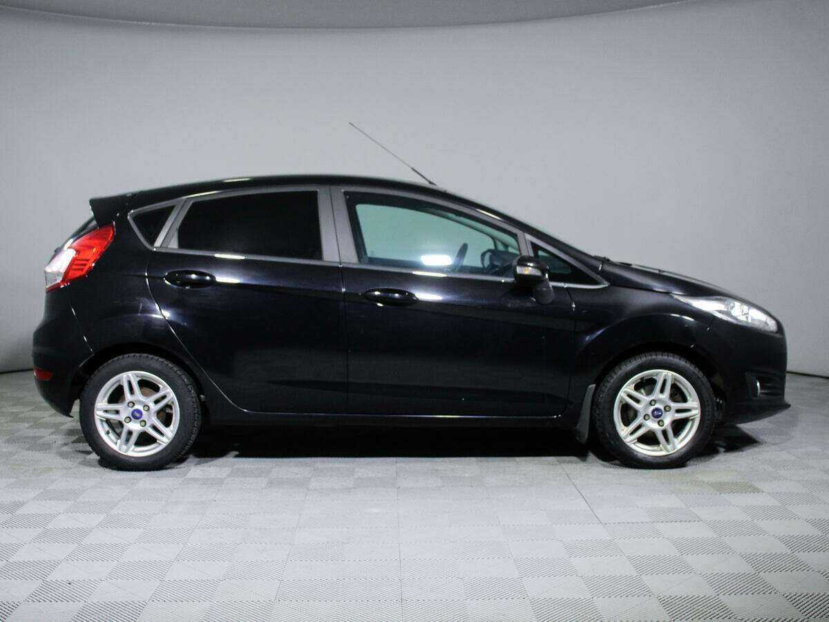 Ford Fiesta с пробегом — 2015 год. Фото: #3