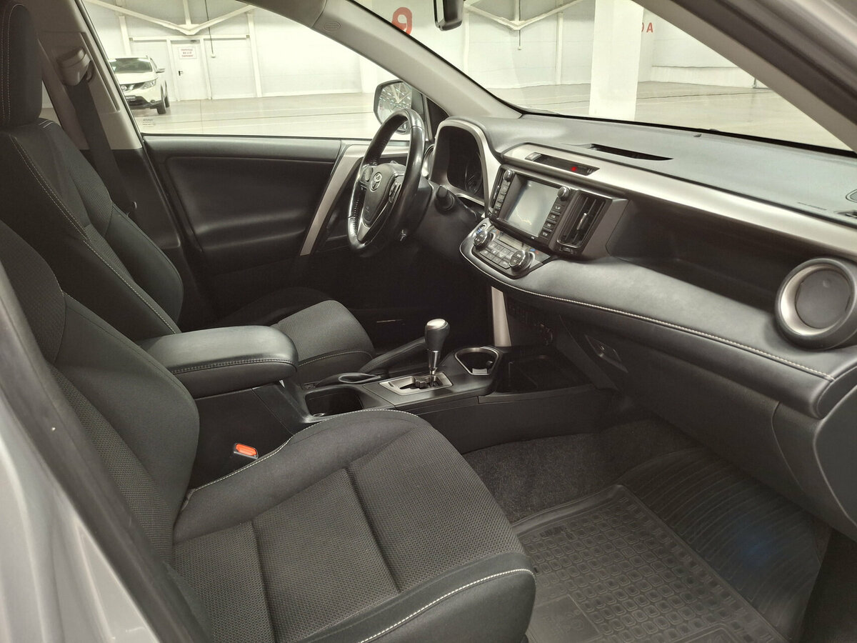 Toyota RAV4 с пробегом — 2019 год. Фото: #10