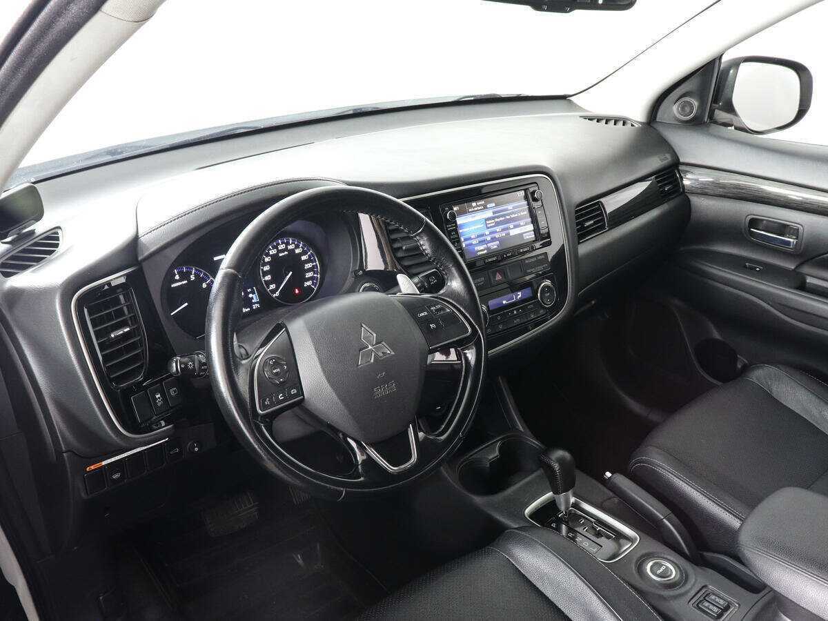 Mitsubishi Outlander с пробегом — 2016 год. Фото: #8