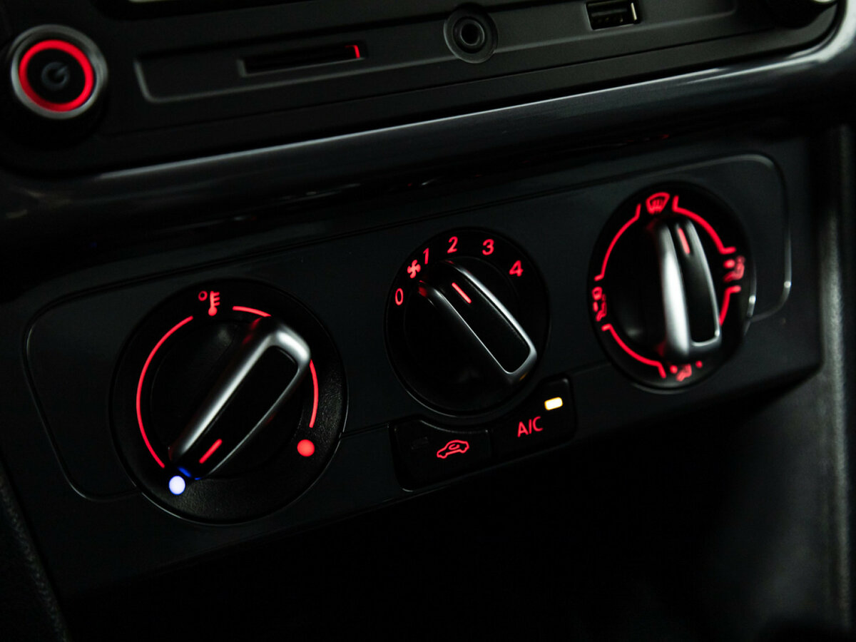 Volkswagen Polo с пробегом — 2020 год. Фото: #14
