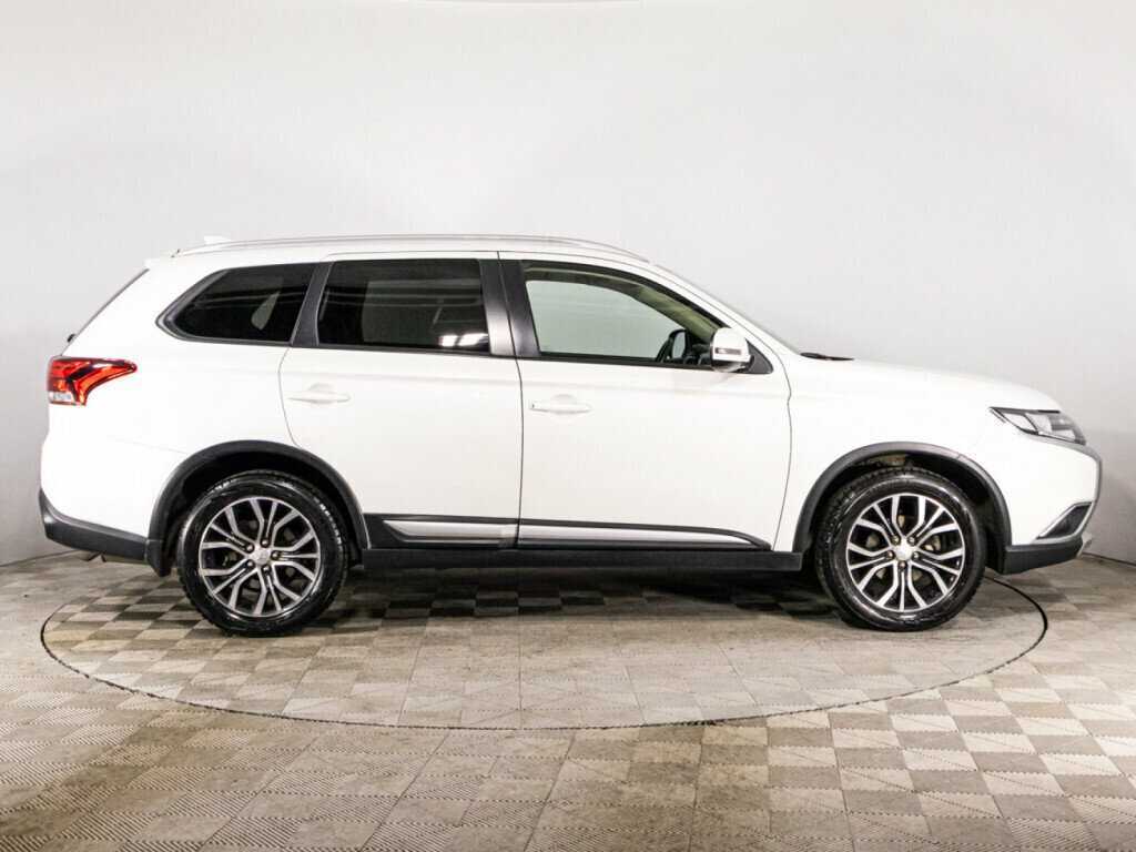 Mitsubishi Outlander с пробегом — 2018 год. Фото: #3