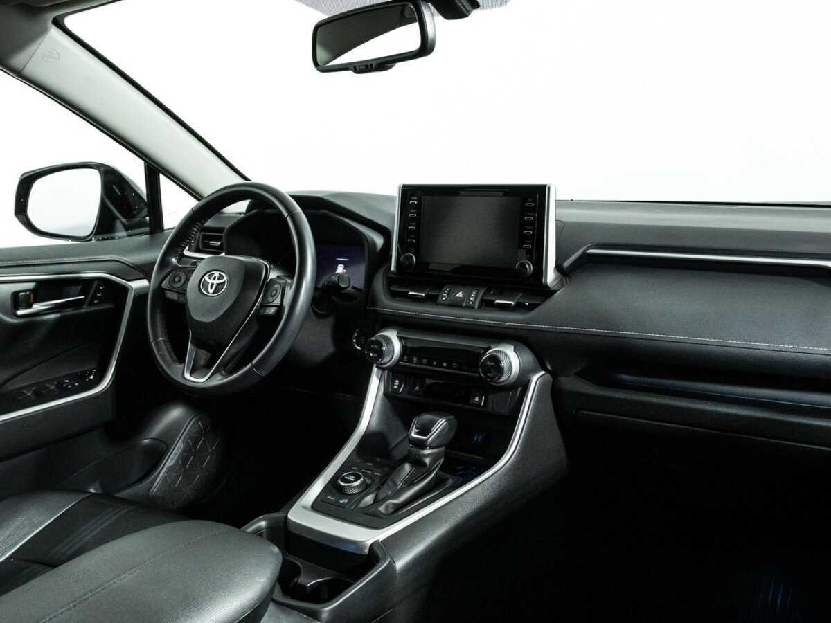 Toyota RAV4 с пробегом — 2020 год. Фото: #7