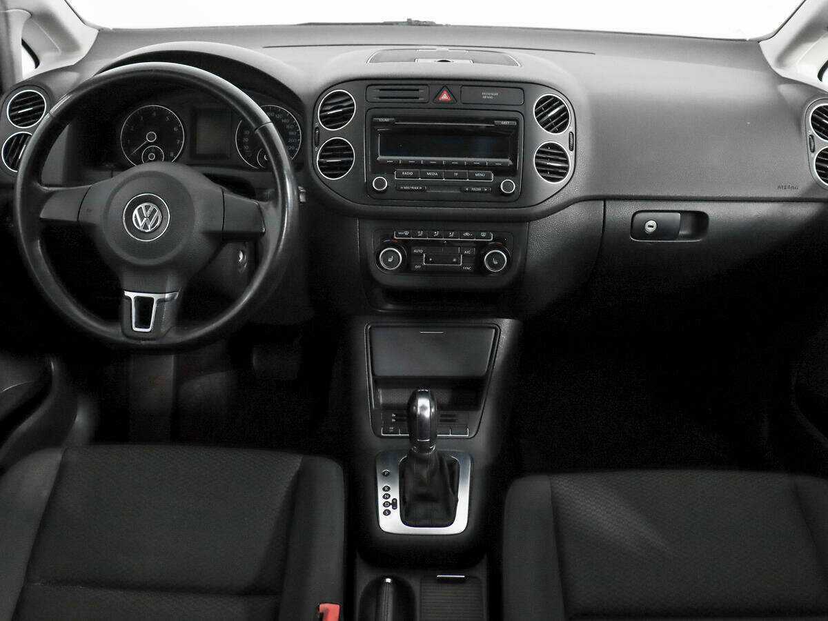 Volkswagen Golf Plus с пробегом — 2013 год. Фото: #10