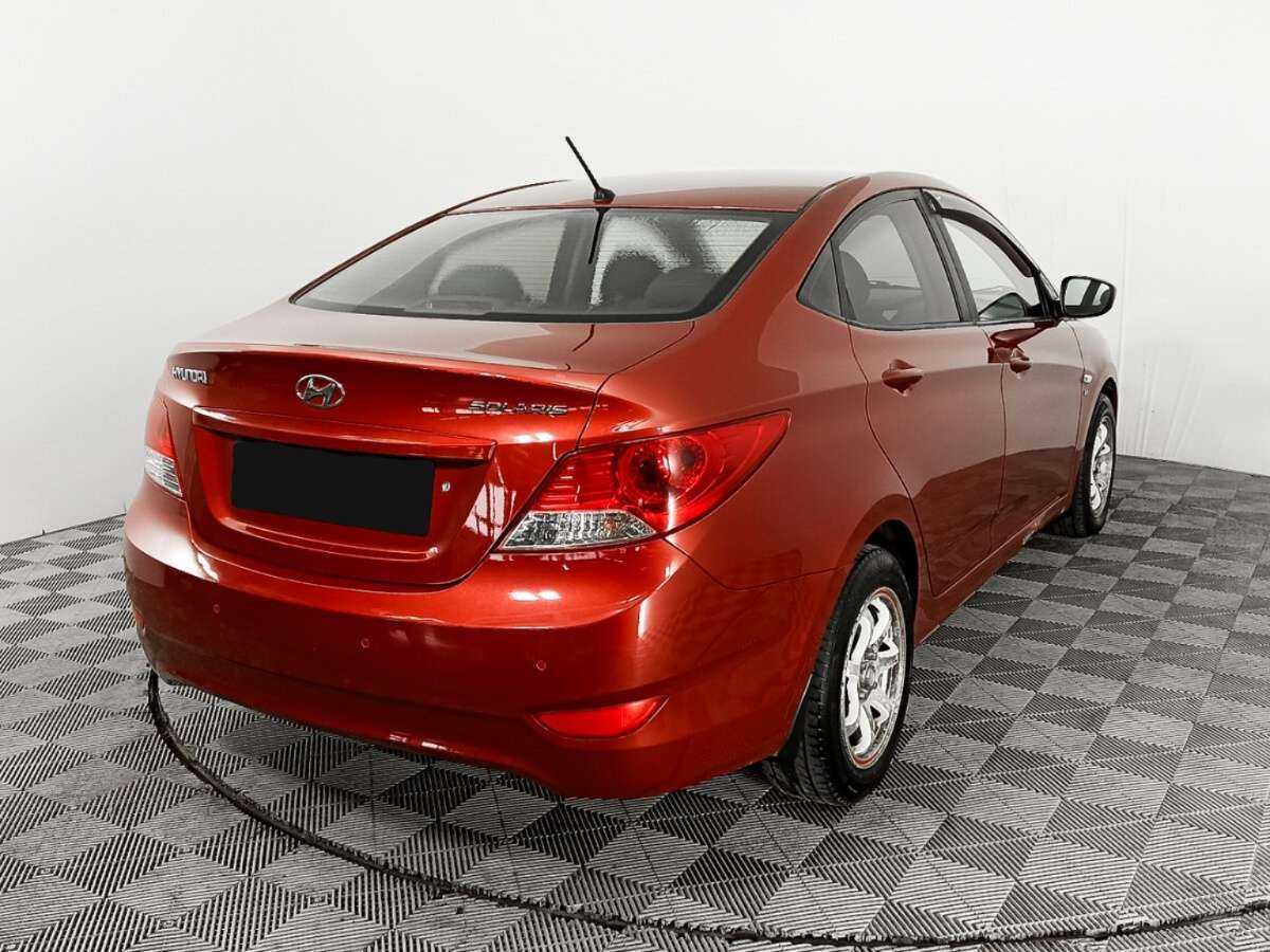 Hyundai Solaris с пробегом — 2012 год. Фото: #3