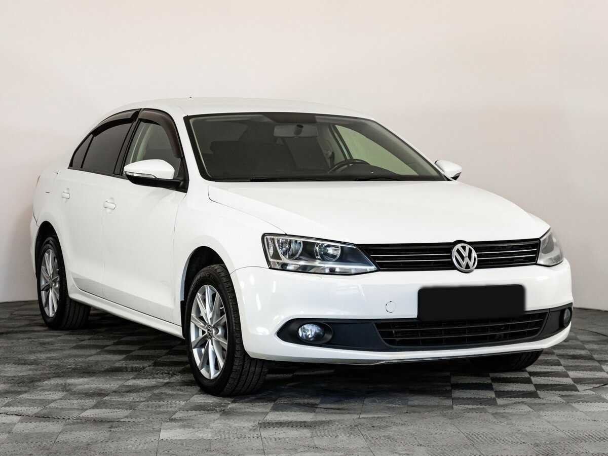 Volkswagen Jetta с пробегом — 2012 год. Фото: #2