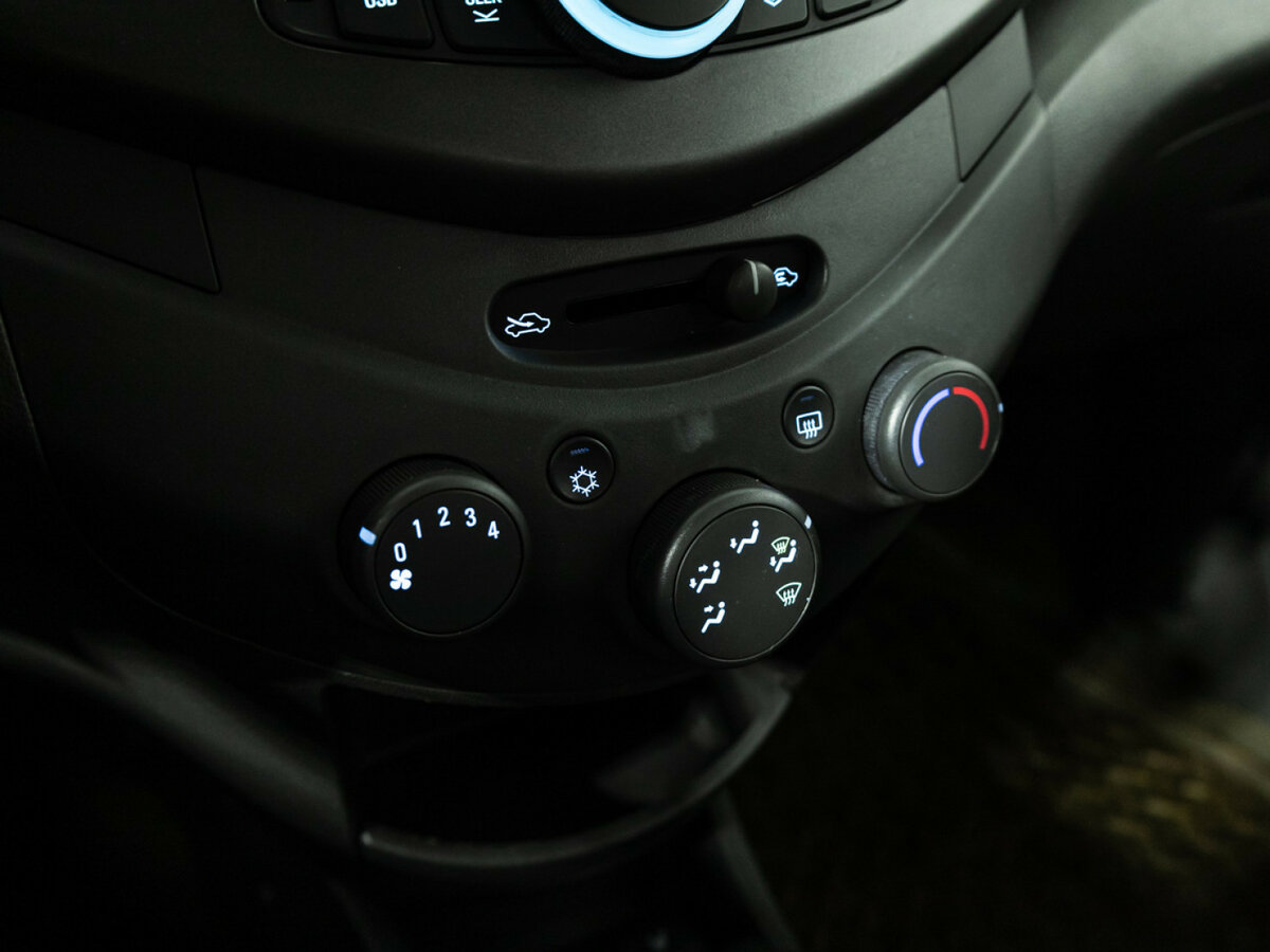 Chevrolet Spark с пробегом — 2012 год. Фото: #14