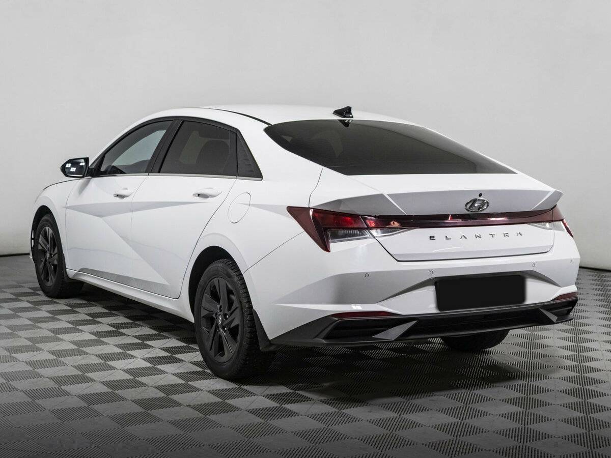 Hyundai Elantra с пробегом — 2021 год. Фото: #6