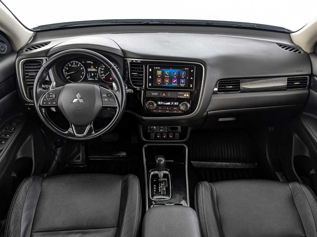 Mitsubishi Outlander с пробегом — 2017 год. Фото: #8