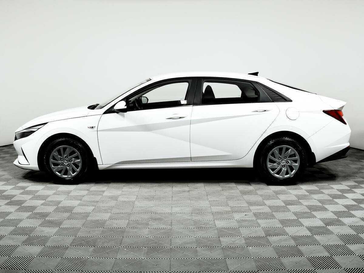 Hyundai Elantra с пробегом — 2022 год. Фото: #7