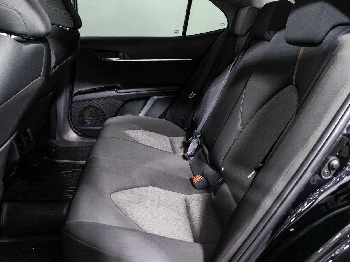 Toyota Camry с пробегом — 2018 год. Фото: #9