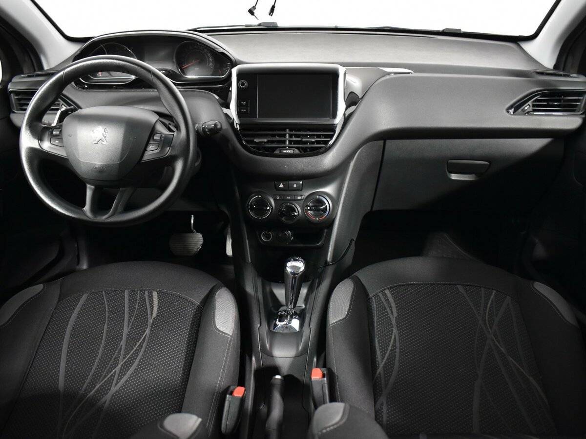 Peugeot 208 с пробегом — 2014 год. Фото: #10