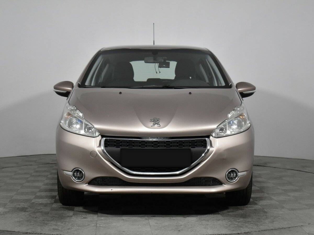 Peugeot 208 с пробегом — 2014 год. Фото: #1