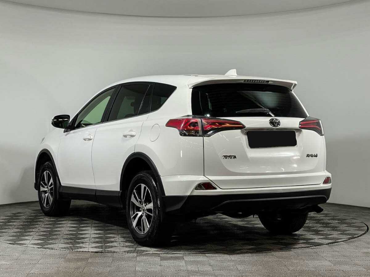Toyota RAV4 с пробегом — 2016 год. Фото: #5