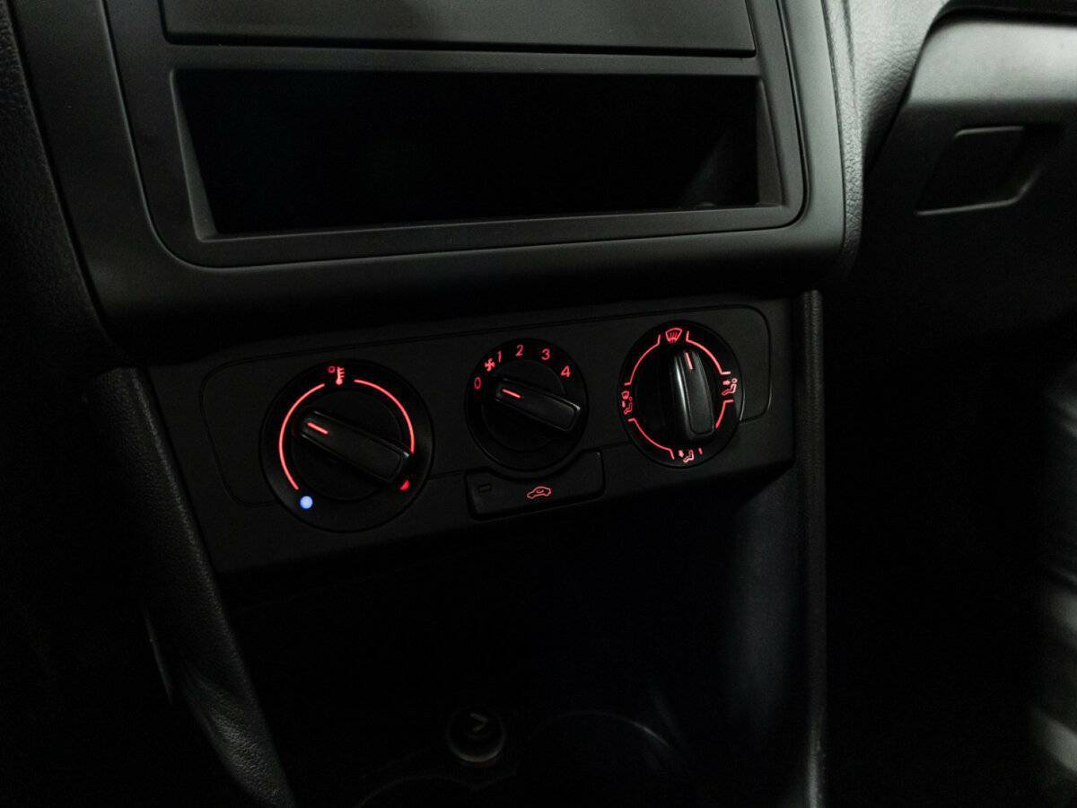 Volkswagen Polo с пробегом — 2016 год. Фото: #13