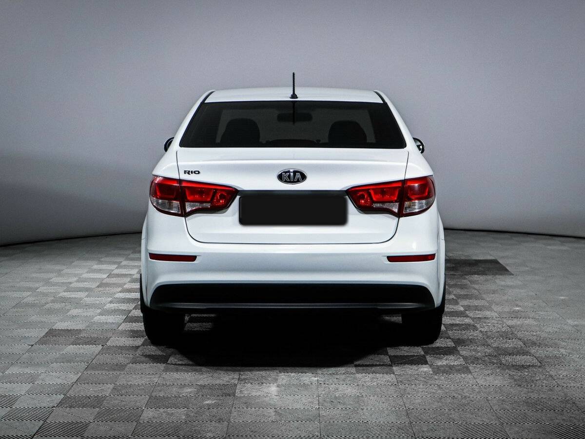 Kia Rio с пробегом — 2015 год. Фото: #4