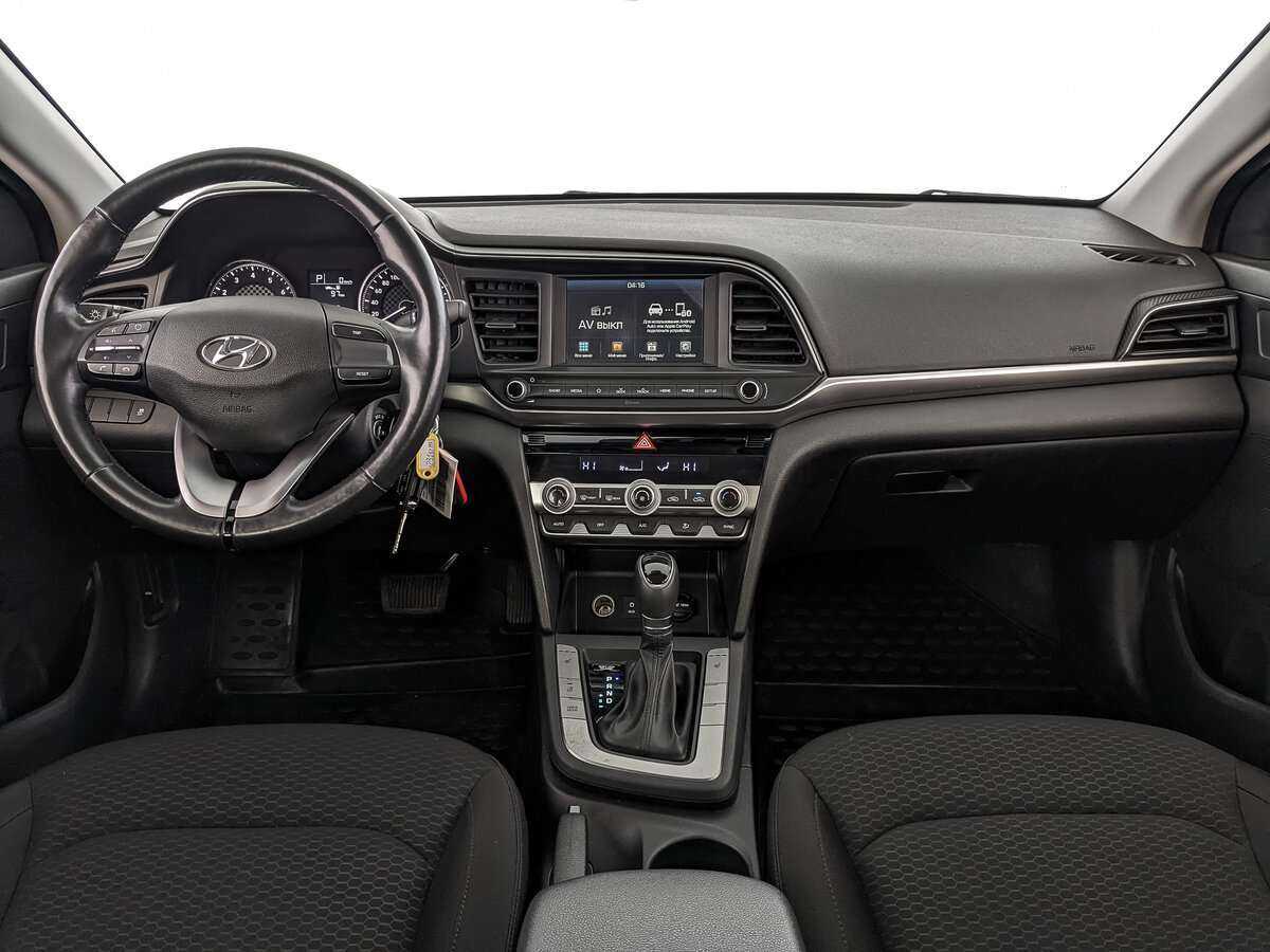 Hyundai Elantra с пробегом — 2020 год. Фото: #9