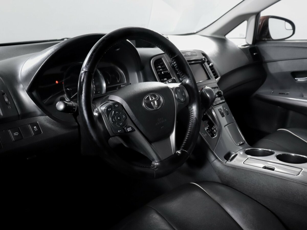 Toyota Venza с пробегом — 2014 год. Фото: #12