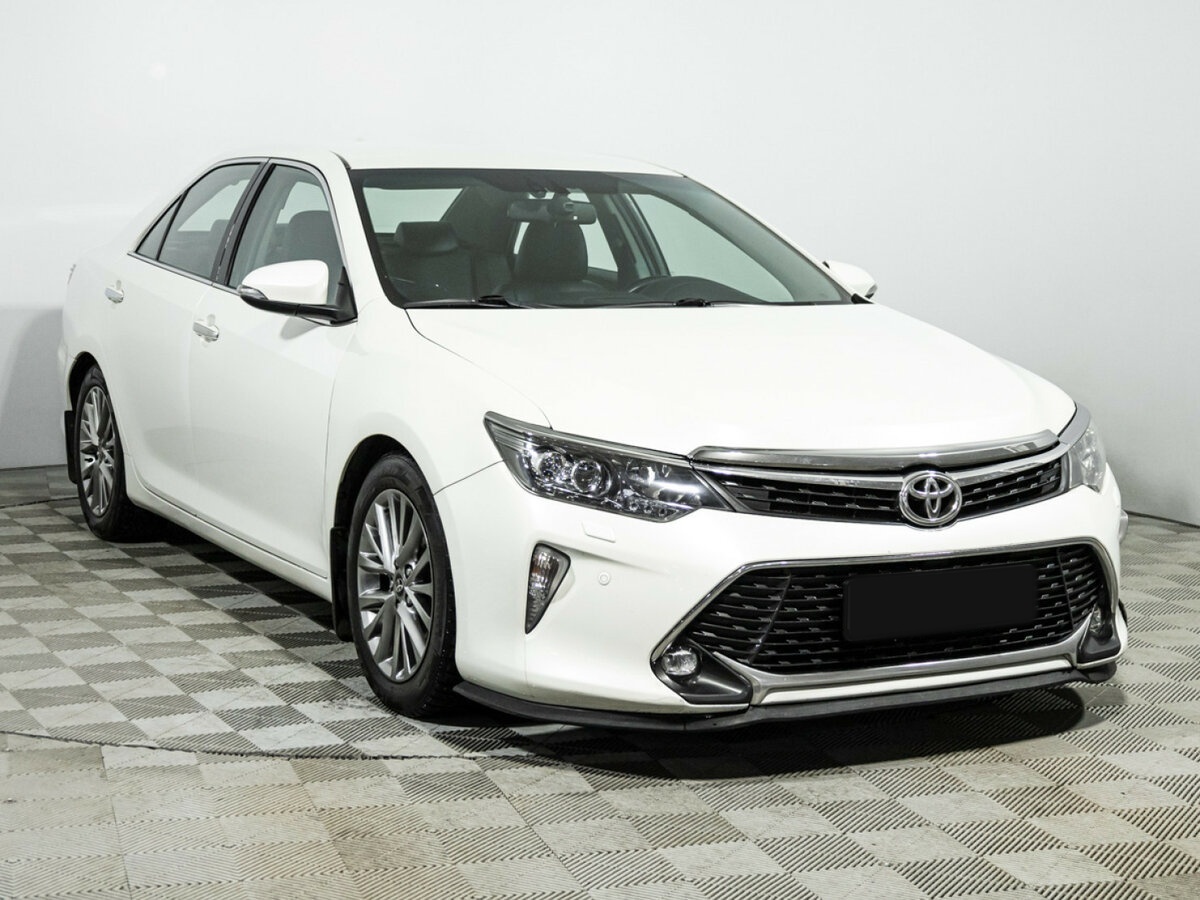Toyota Camry с пробегом — 2017 год. Фото: #2