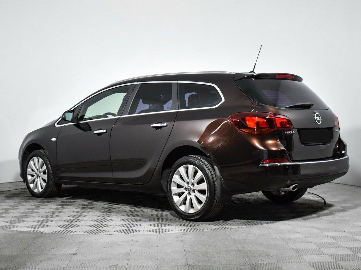 Opel Astra с пробегом — 2013 год. Фото: #5