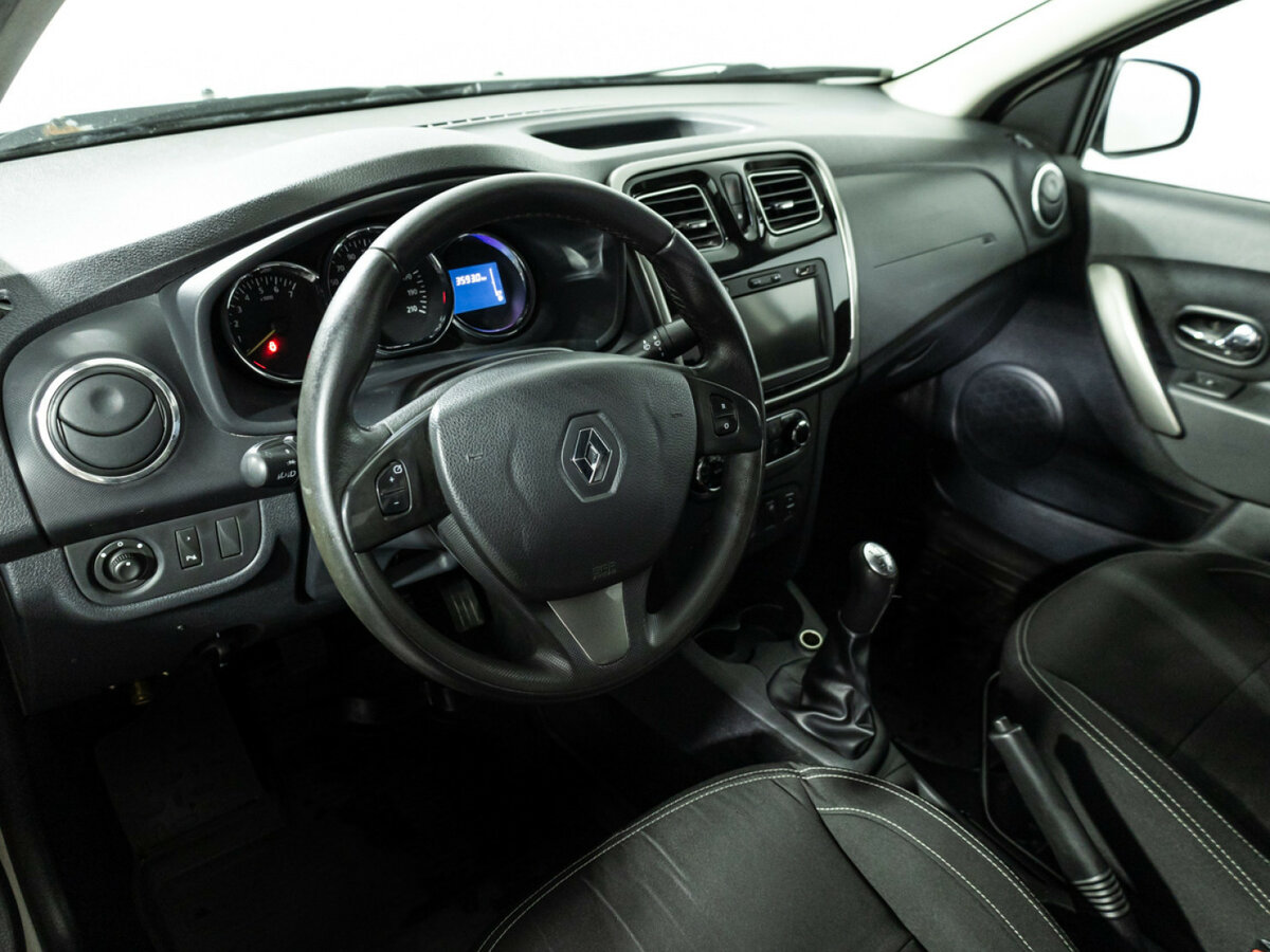 Renault Logan с пробегом — 2014 год. Фото: #10