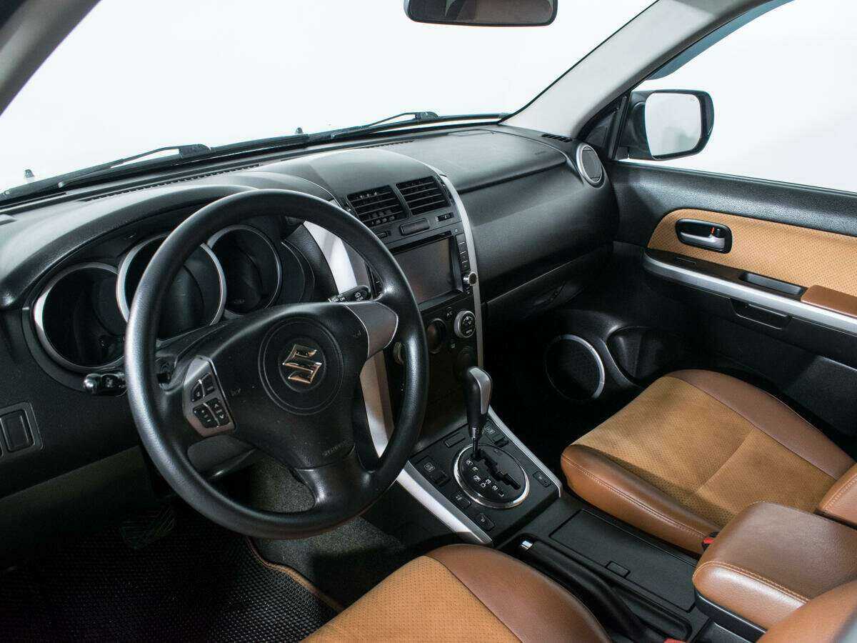 Suzuki Grand Vitara с пробегом — 2012 год. Фото: #11