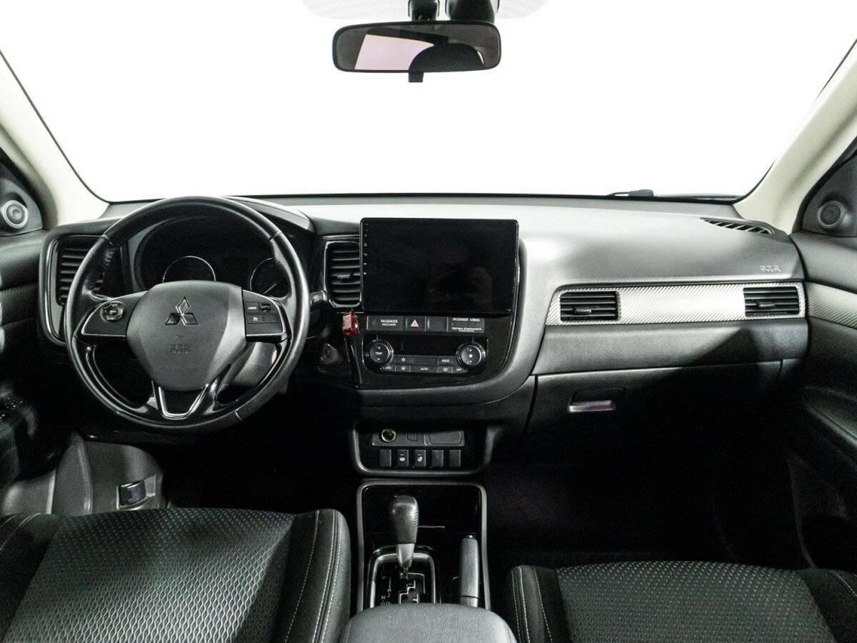 Mitsubishi Outlander с пробегом — 2017 год. Фото: #12