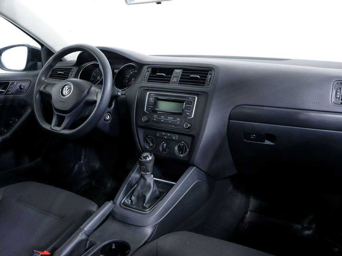 Volkswagen Jetta с пробегом — 2015 год. Фото: #8