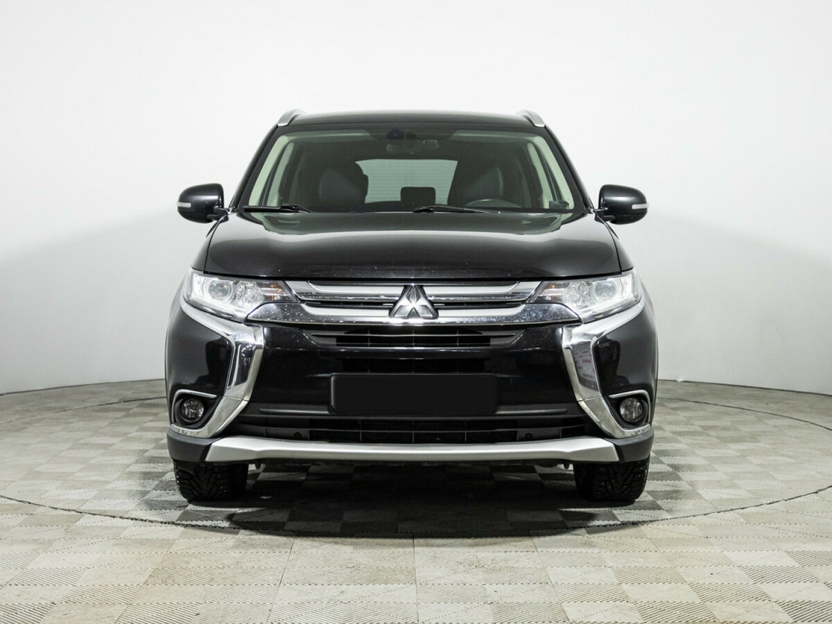 Mitsubishi Outlander с пробегом — 2016 год. Фото: #1