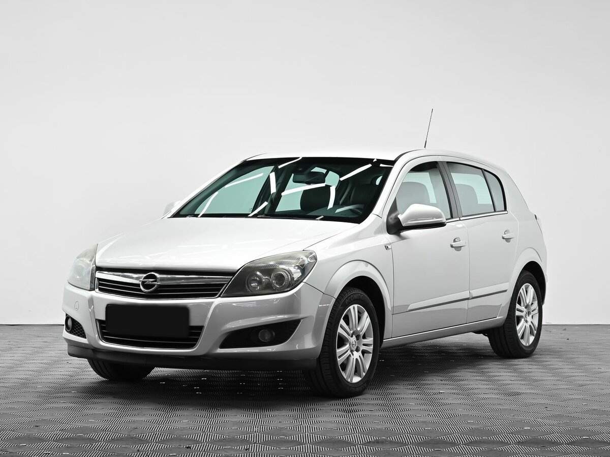 Opel Astra с пробегом — 2012 год. Фото: #0