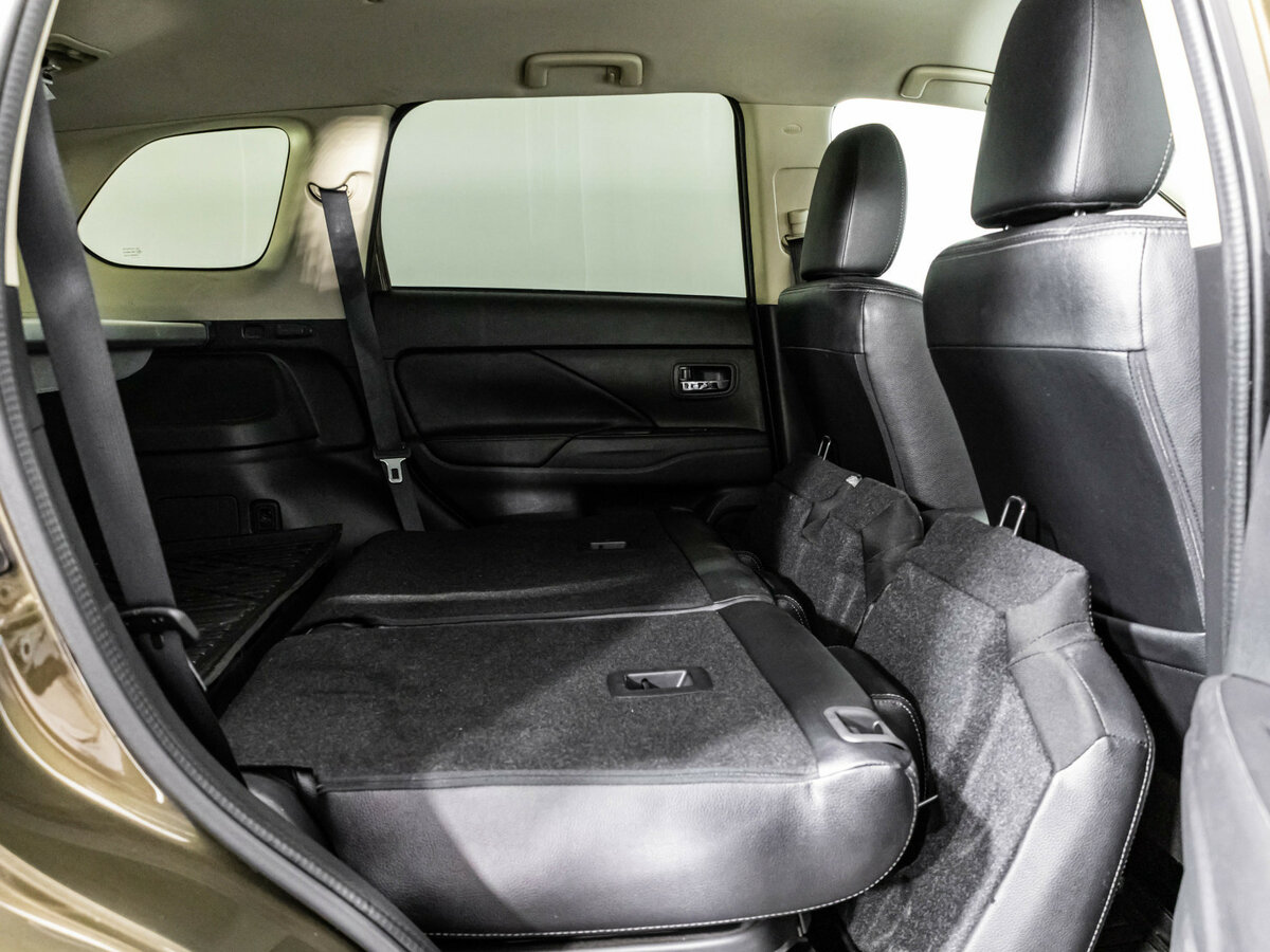 Mitsubishi Outlander с пробегом — 2015 год. Фото: #16