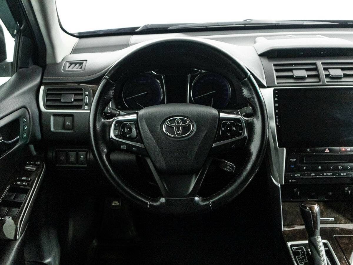 Toyota Camry с пробегом — 2017 год. Фото: #20