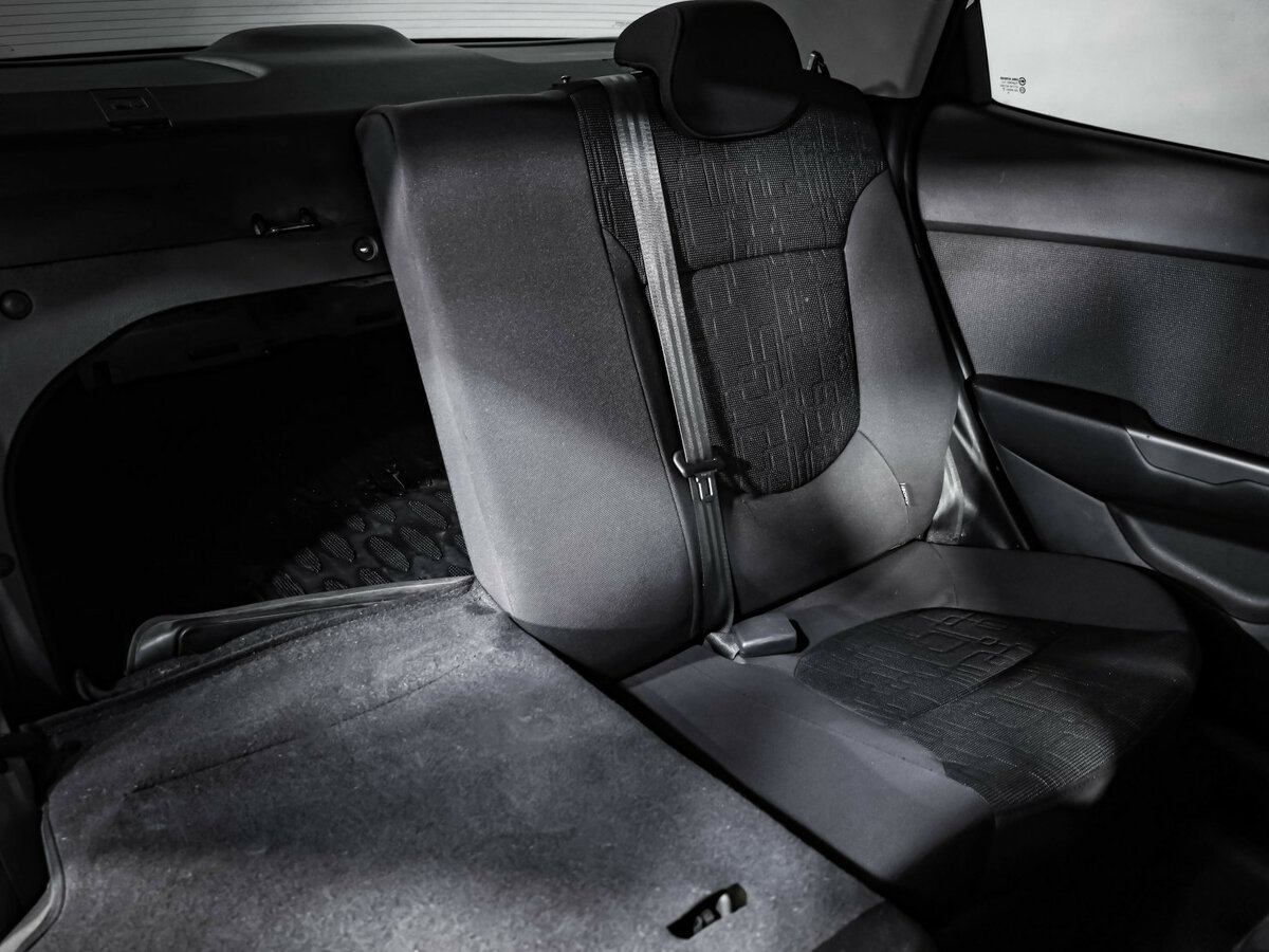 Kia Rio с пробегом — 2013 год. Фото: #18