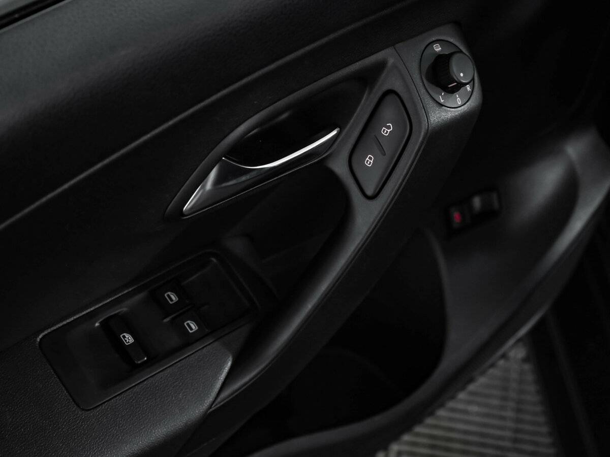 Volkswagen Polo с пробегом — 2018 год. Фото: #13