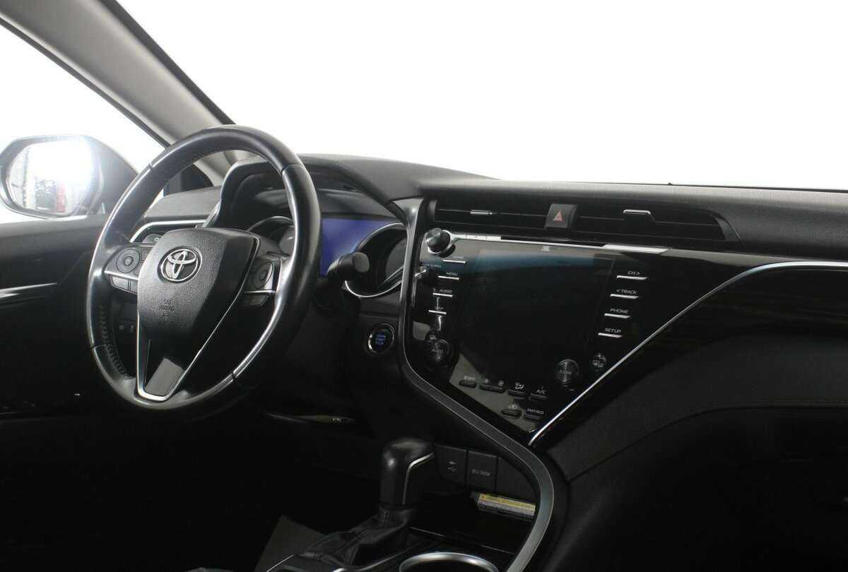 Toyota Camry с пробегом — 2020 год. Фото: #8