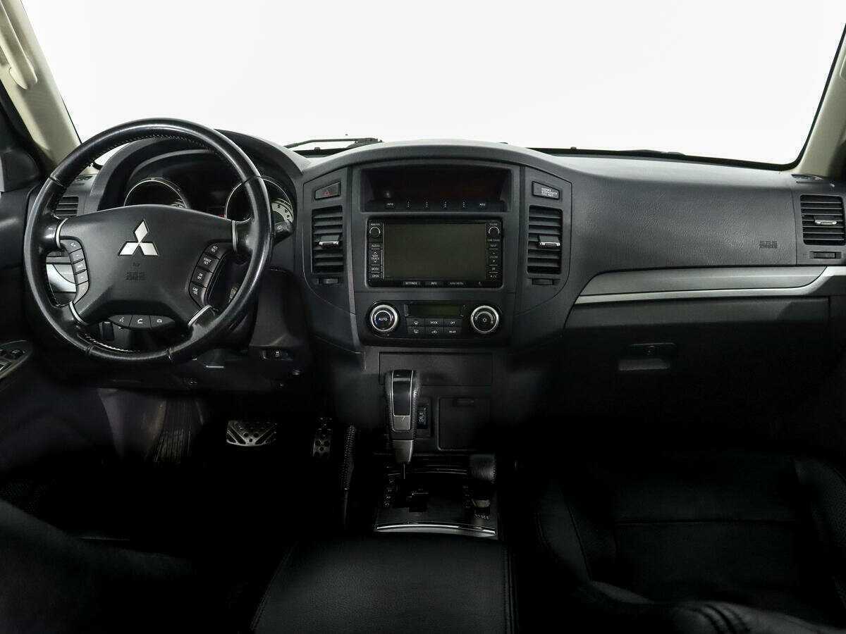 Mitsubishi Pajero с пробегом — 2012 год. Фото: #10