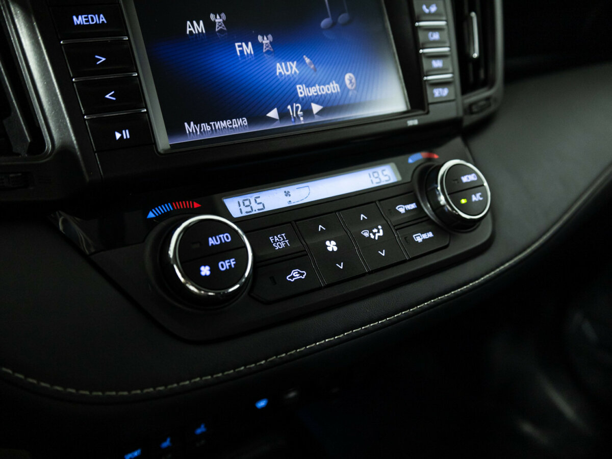Toyota RAV4 с пробегом — 2017 год. Фото: #14