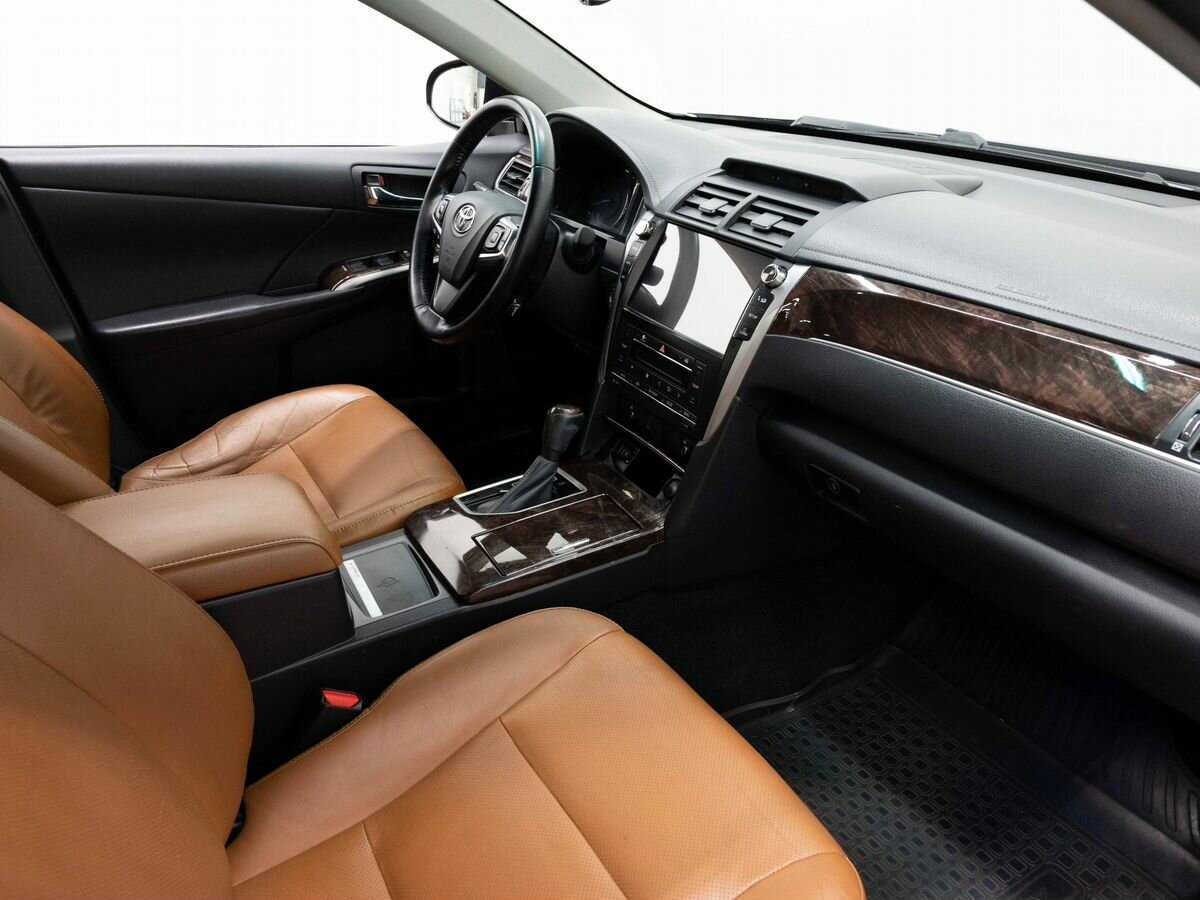 Toyota Camry с пробегом — 2017 год. Фото: #12