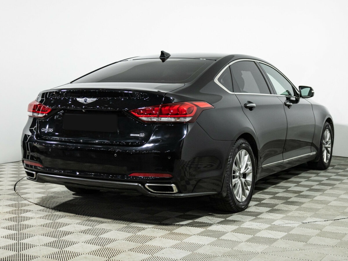 Hyundai Genesis с пробегом — 2015 год. Фото: #3