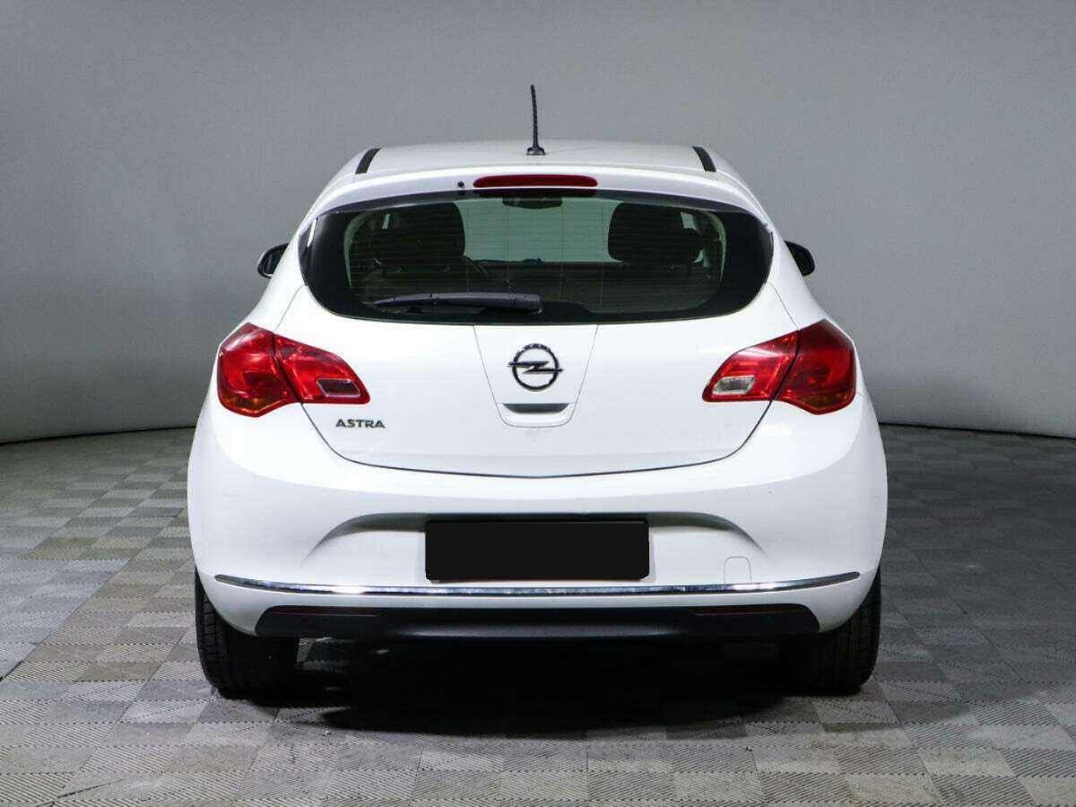 Opel Astra с пробегом — 2012 год. Фото: #4