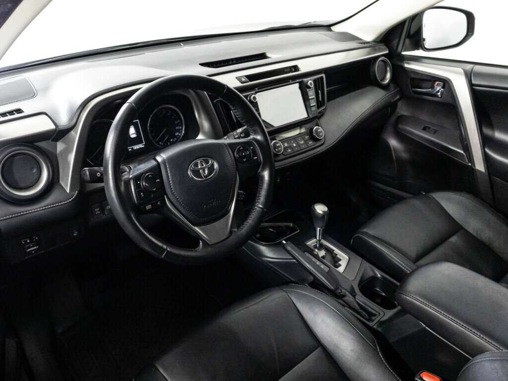 Toyota RAV4 с пробегом — 2017 год. Фото: #10