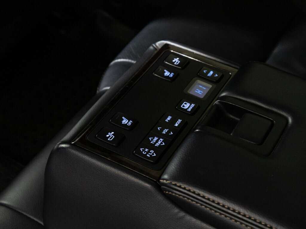 Toyota Camry с пробегом — 2015 год. Фото: #17