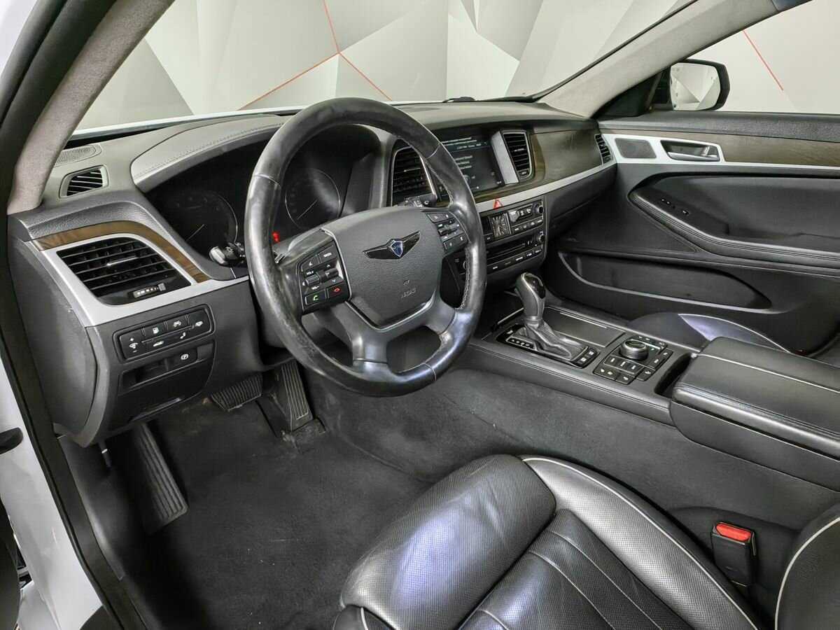 Hyundai Genesis с пробегом — 2014 год. Фото: #14