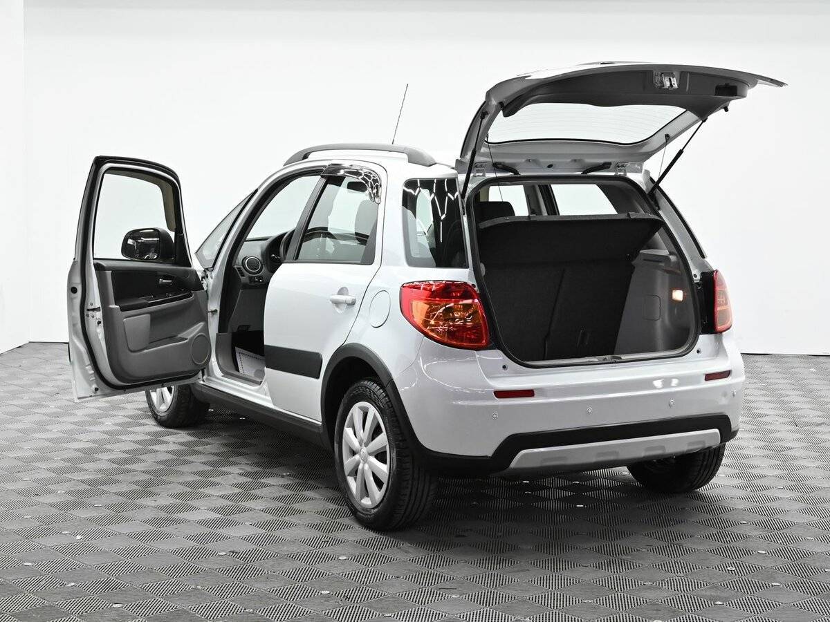 Suzuki SX4 с пробегом — 2013 год. Фото: #4