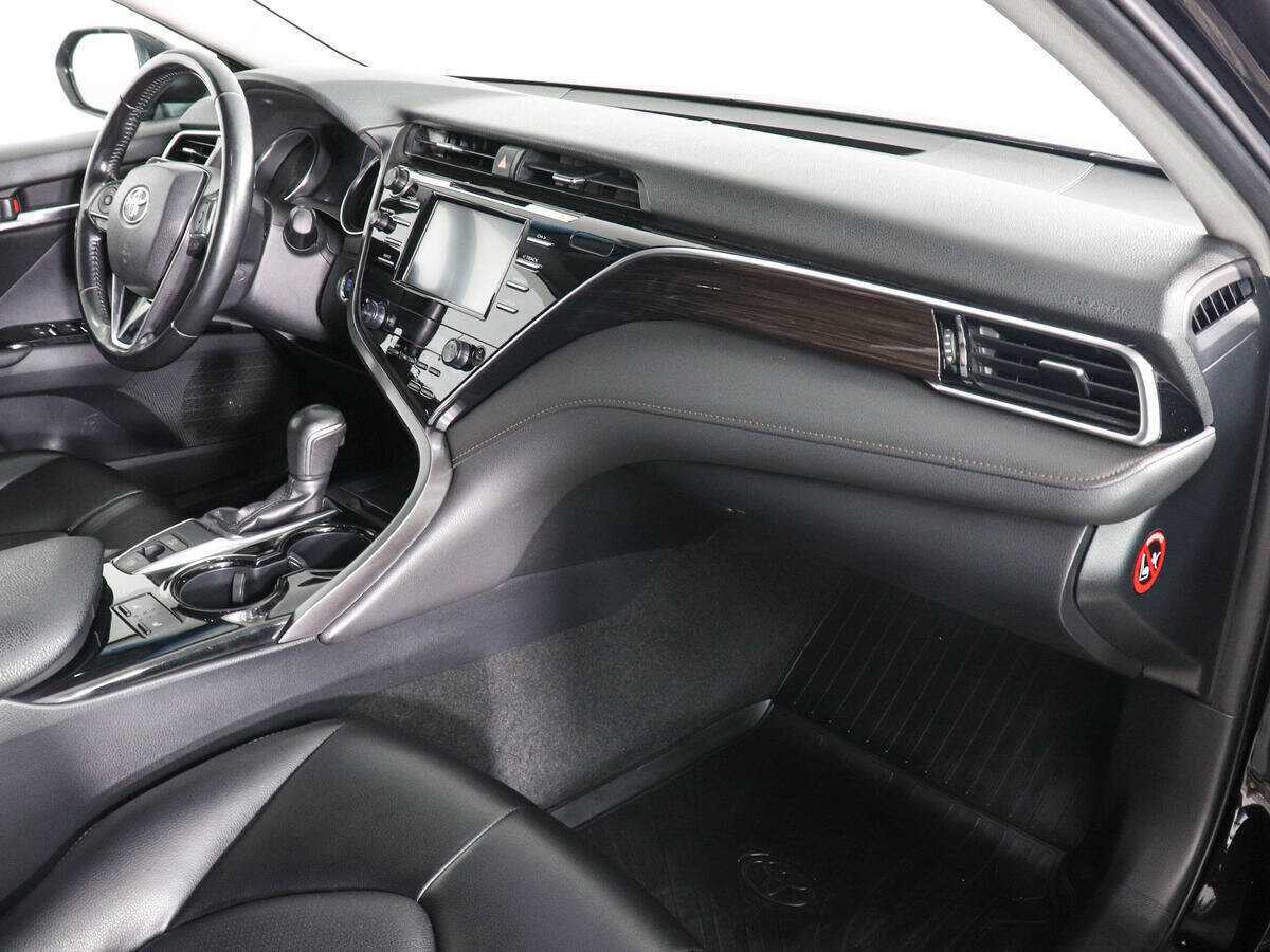 Toyota Camry с пробегом — 2019 год. Фото: #9
