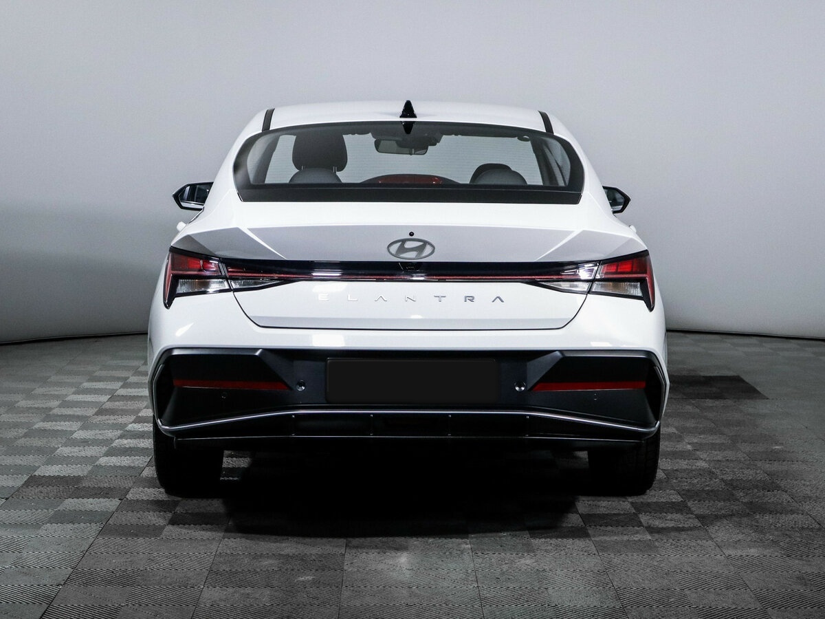 Hyundai Elantra с пробегом — 2023 год. Фото: #5
