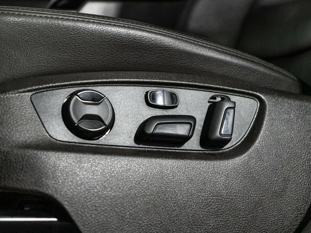 Volkswagen Touareg с пробегом — 2014 год. Фото: #11